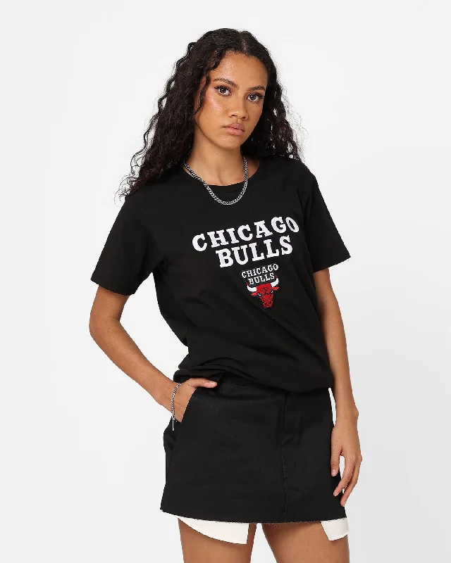 New Era Women's Chicago Bulls Logo Select T-Shirt Black-- Solid Print Embellished