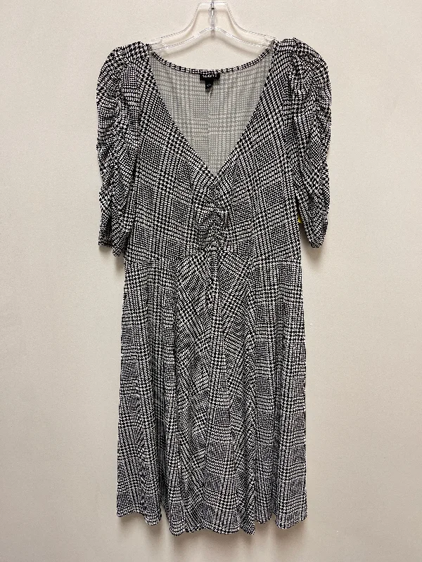 Dress Casual Short By Torrid In Black & White, Size: 1x